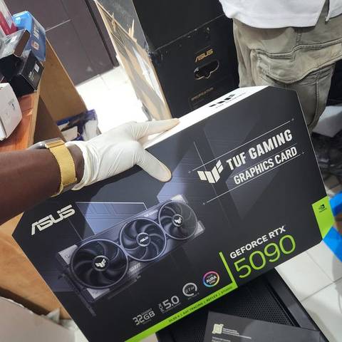 Carte graphique ASUS TUF GeForce RTX 5090 neuve